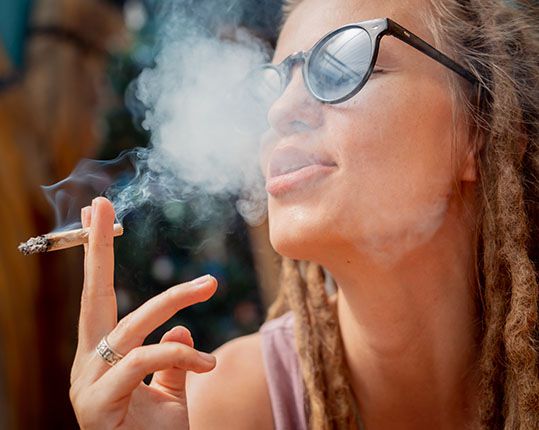 Cannabis Culture in Ontario: How to Buy Weed Online in Ontario & Must-See Provincial Landmarks